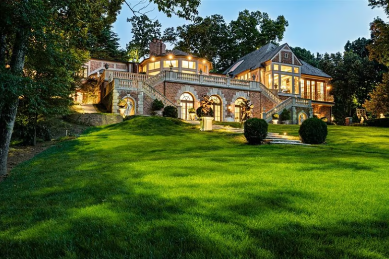 Spectacular single family home